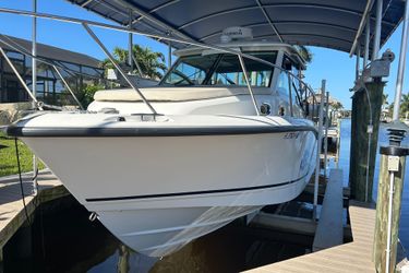 31' Boston Whaler 2015 Yacht For Sale